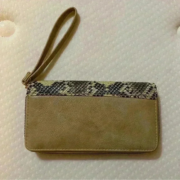 Wristlet Coin Purse Women's Light Brown Tan Color - Picture 2 of 7